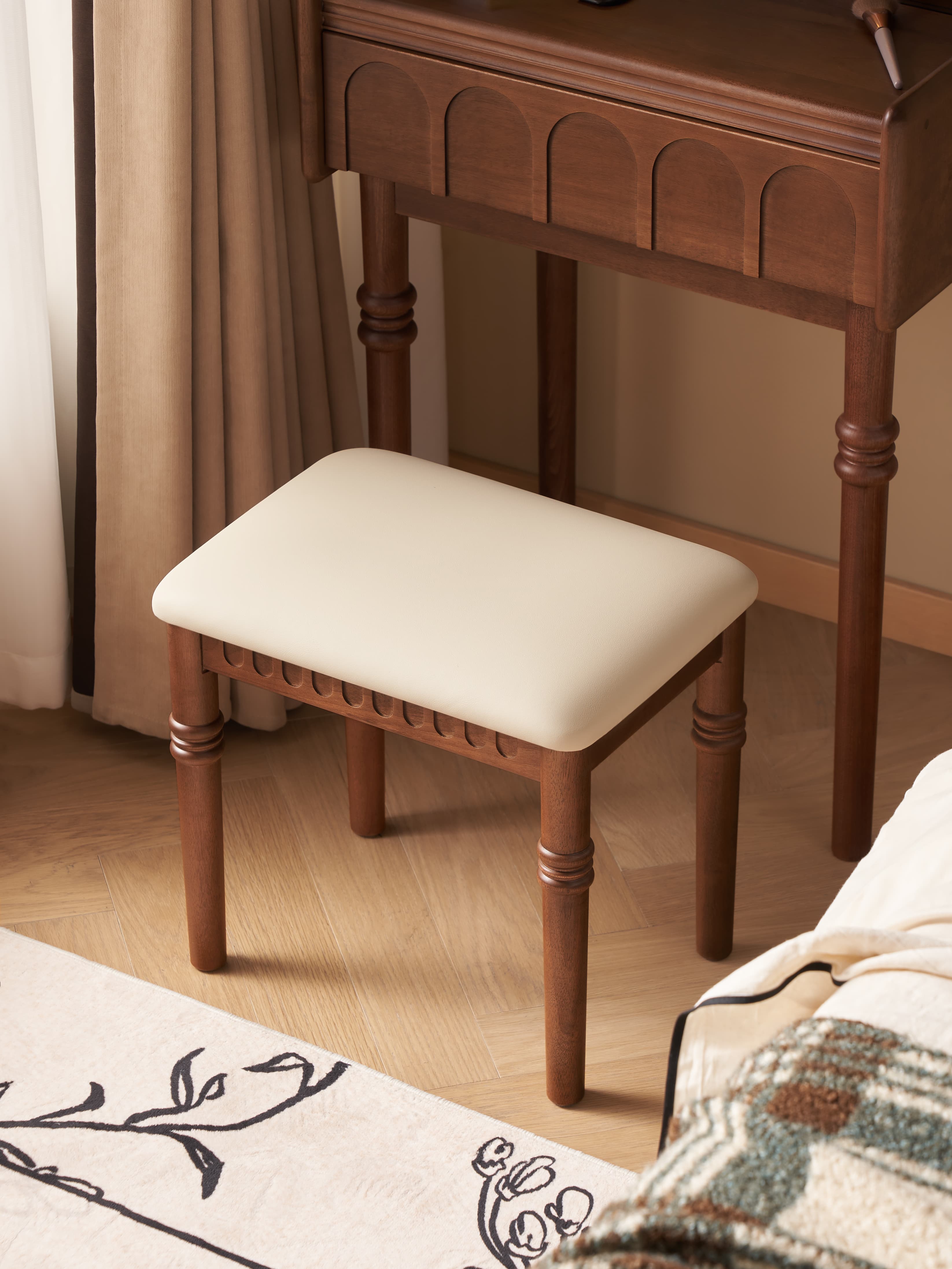 Ren vanity stool in cream leather