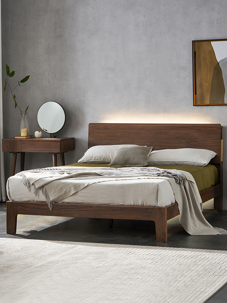 Bed in solid walnut